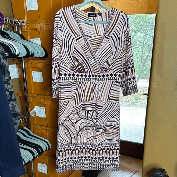 Avenue Dresses & Skirts - Avenue Brown Cream Green Maroon V-Neck Dress Size 16